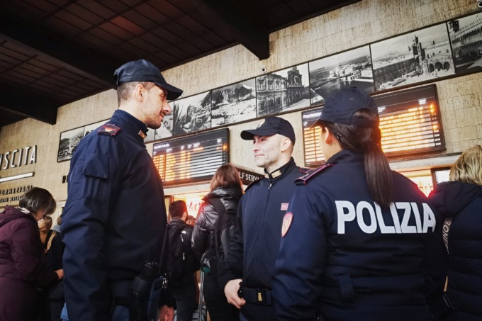 Pendolare derubata di telefono e documenti con la tecnica del “giornale” alla stazione di Santa Maria Novella