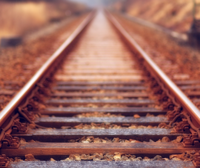 Travolto da un treno merci: muore 67enne a Calafuria