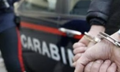 Minaccia la sua famiglia con una mannaia: arrestato un 39enne di Montecatini Terme