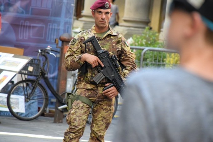 A Firenze arrivano 24 militari: pattuglieranno la stazione. Nardella aveva chiesti 200 agenti in più