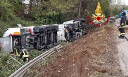 Cisterna di GPL esce fuori strada e si ribalta, l'incidente sulla SR 429