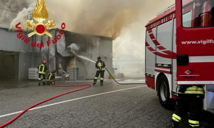 Maxi incendio alla Sammontana: ancora sconosciute le cause