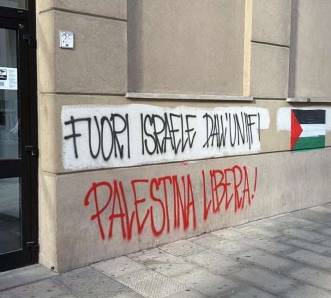 Scritte anti Israele sul muro dell’Univiersità di Firenze: “Intervengano le istituzioni”