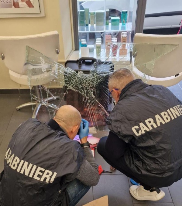 Commercianti furiosi per le spaccate in Borgo Ognissanti: oggi saracinesche abbassate per protesta