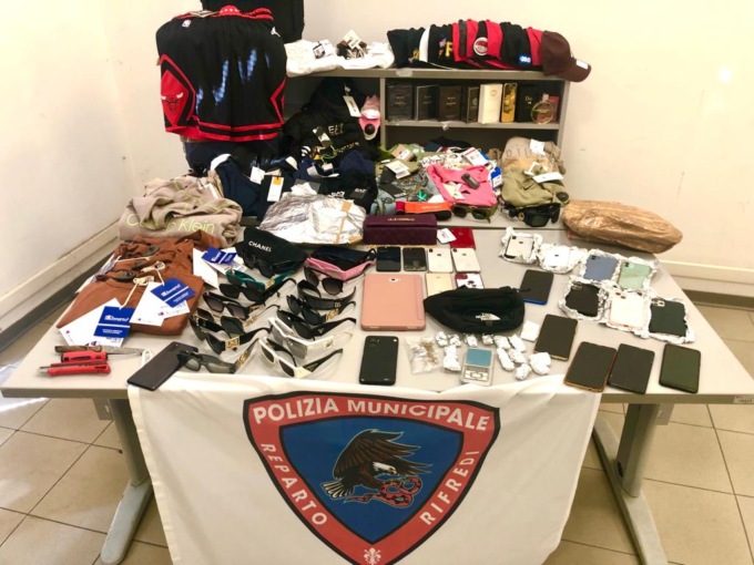 Usano carte di credito rubate ma non sfuggono alle telecamere