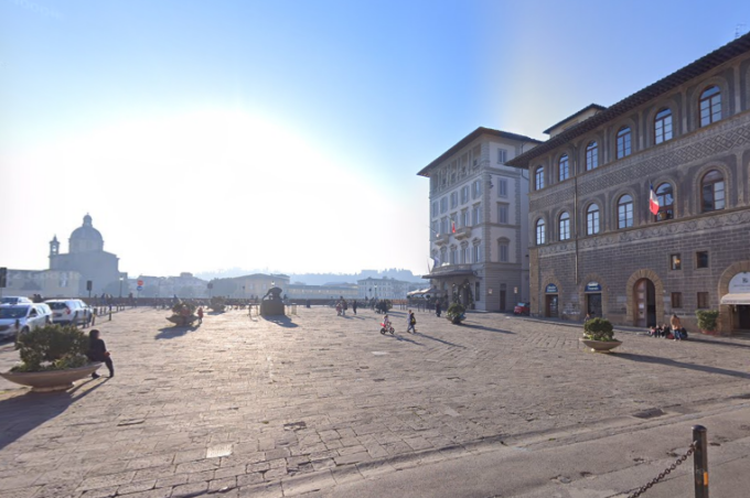 Vendeva superalcolici senza avere servizi igienici: chiuso definitivamente minimarket in centro a Firenze