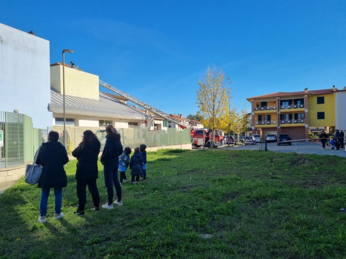 Quarrata, principio d’incendio alla Scuola Caramelli: evacuati bambini e maestre