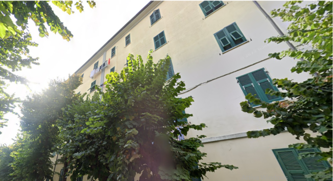 Avenza, esplosione in un palazzo: quattro persone ferite nell’incendio