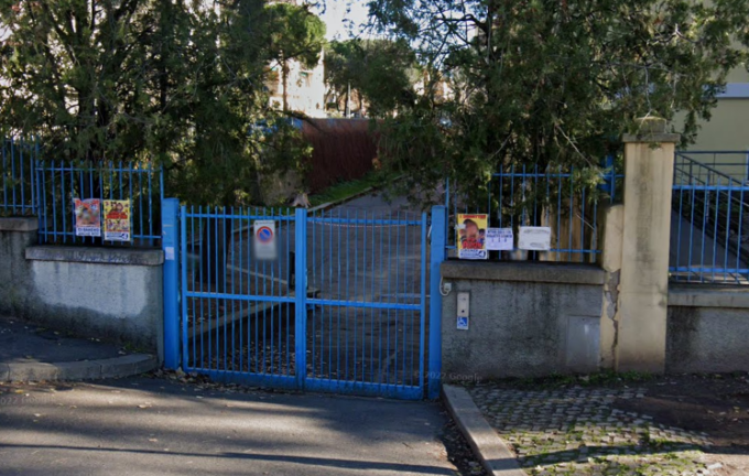 Cade una ringhiera dell’asilo Carducci a Firenze: ferito un bambino