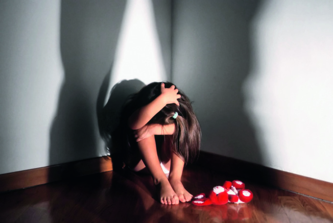 Violenze su una ragazzina di 12 anni. Lei confessa al padre, a processo vicino di casa
