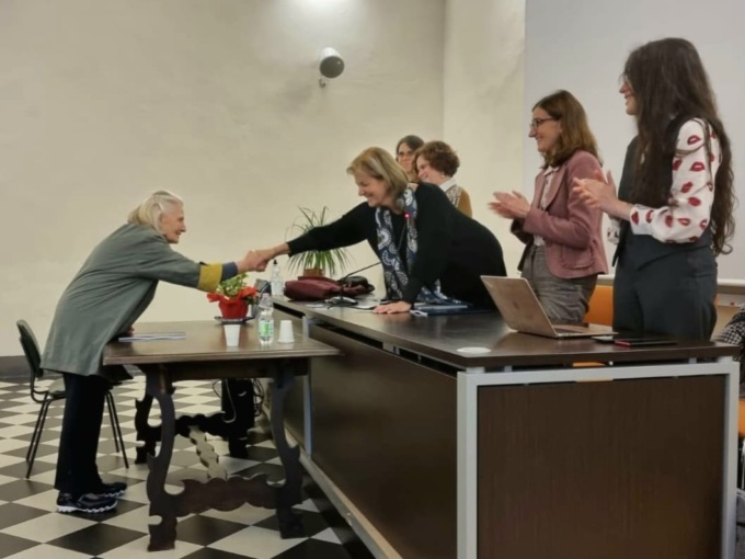 Si laurea a 86 anni con una tesi su Pinocchio e un 110 e lode