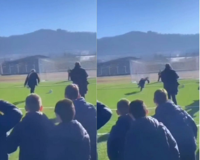 Il sindaco di Castelnuovo Garfagnana diventa virale: rovinosa caduta calciando un rigore