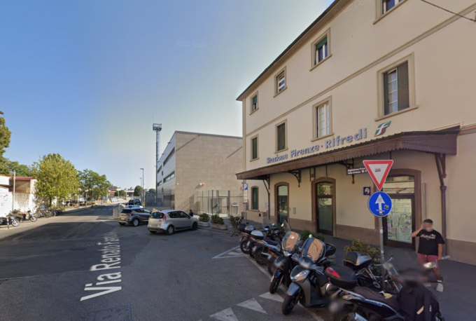 Con la scusa di una sigaretta gli strappano la catenina dal collo, nella stessa sera rapinato anche un rider