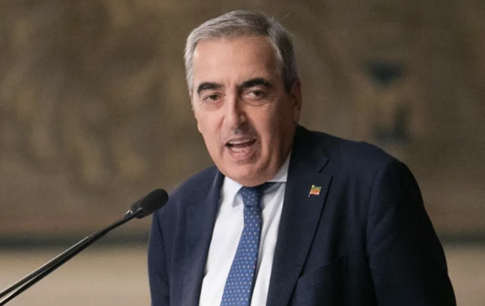 Gasparri contro Careggi sul farmaco che blocca la pubertà: “Inaccettabile si somministri a bambini che perdono identità”