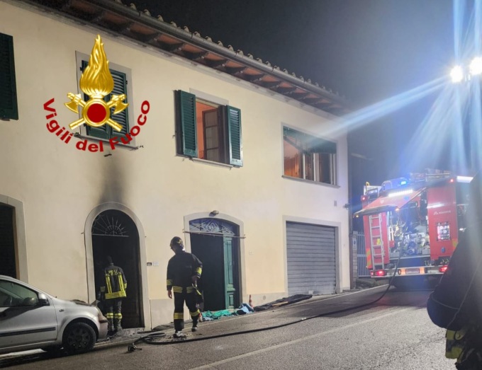 Incendio Bagno a Ripoli, dietro la morte dei coniugi una storia di usura: fermato il presunto colpevole di un duplice omicidio
