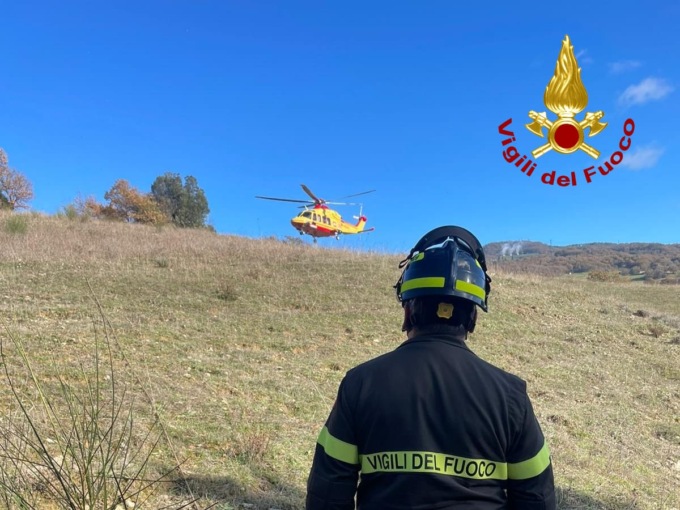 Cacciatore si sente male, lo salvano i vigili del fuoco