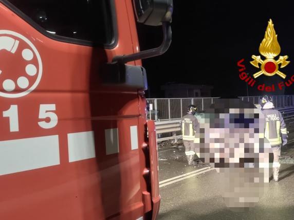 Tragico incidente nel giorno di Natale. Tre vittime nello scontro fra due auto