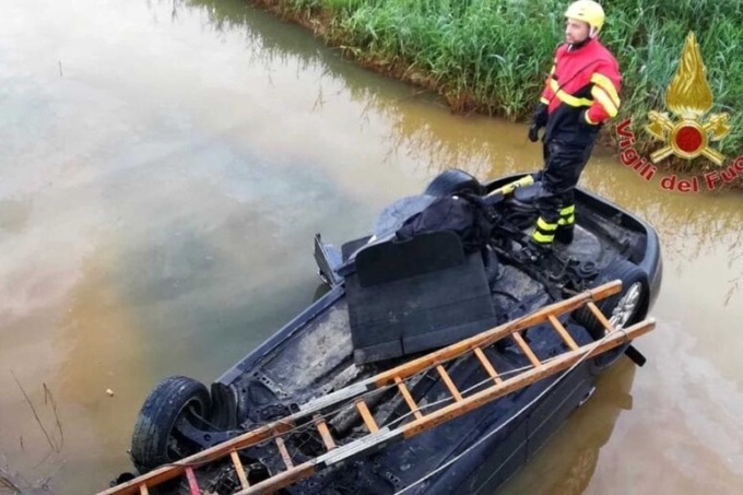 Con l’auto nel canale, muoiono zia e nipote. Cinque morti in 24 ore negli incidenti in Toscana
