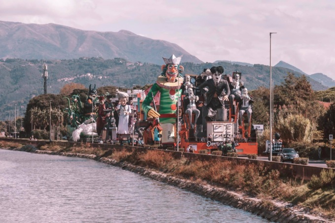 Carnevale di Viareggio, è conto alla rovescia: quasi pronte le 29 opere  allergoriche
