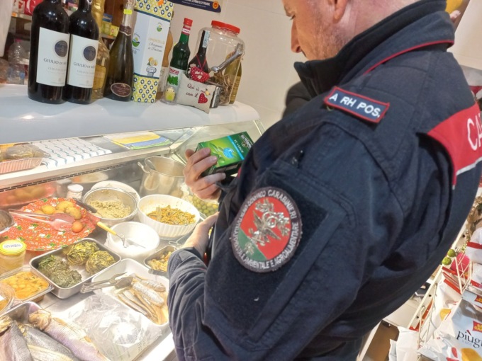 Alimentari di Campi Bisenzio viola normative sui prodotti: scatta sanzione di 2600 euro