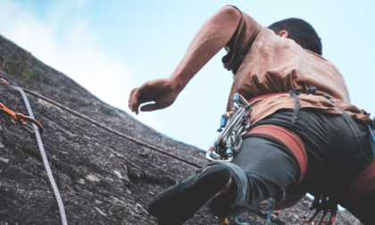 Cade durante un'arrampicata sportiva, 25enne soccorso in elicottero