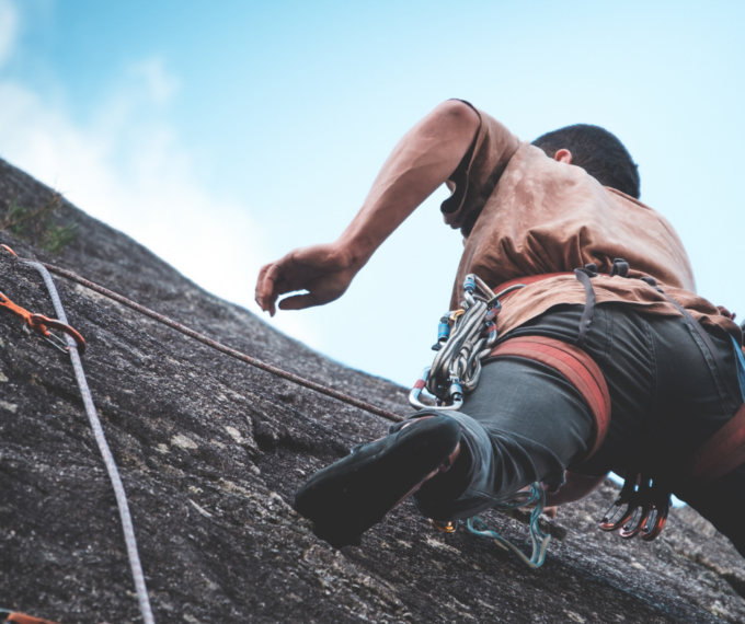 Cade durante un’arrampicata sportiva, 25enne soccorso in elicottero