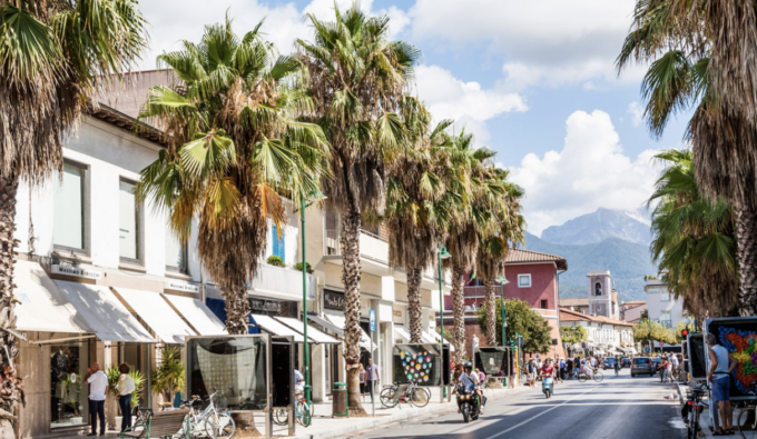 Maxi furto nelle boutique esclusive a Forte dei Marmi, rubate borse di lusso