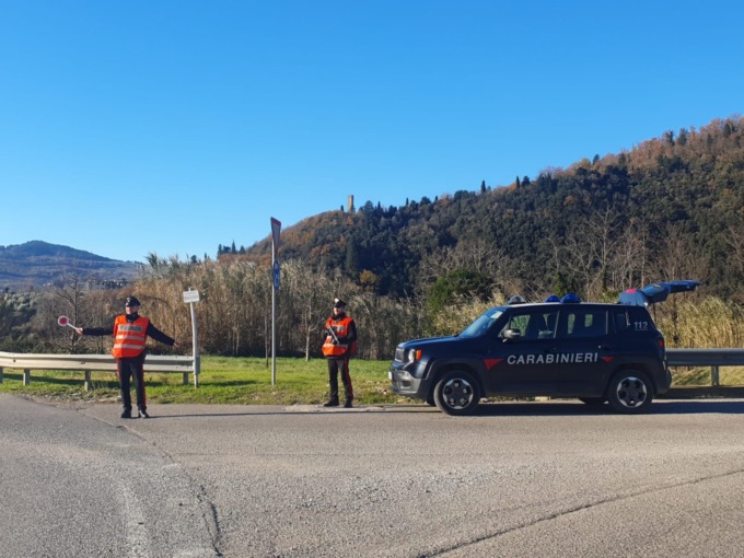 Malmenato per un paio di occhiali e auricolari: vittima un ragazzino di 15 anni