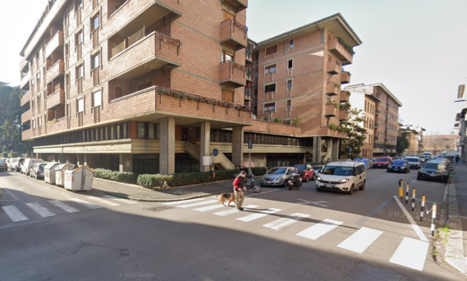 Firenze, incidente all’incrocio tra via Arnolfo e via Orcagna: donna all’ospedale in codice giallo