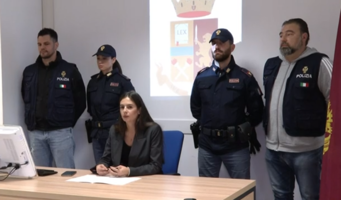 Truffa del finto carabiniere, a Pistoia due minorenni usati per ritirare la refurtiva