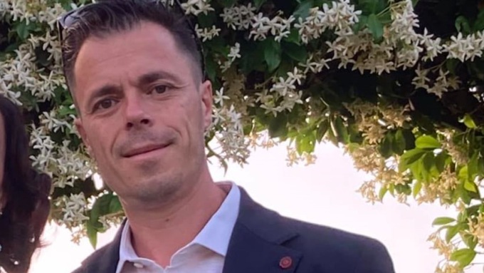 Tragedia a Casole d’Elsa: travolto dal suo furgone, 46enne muore schiacciato sul cancello