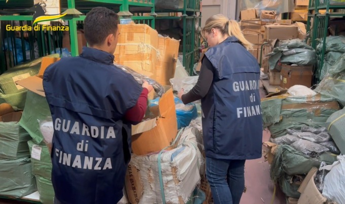 Prato, maxisequestro da quasi un milione di articoli illegali per un valore di oltre 400mila euro