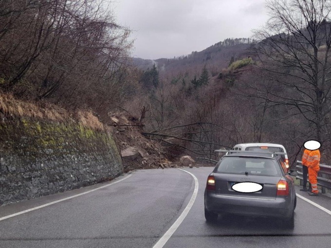 Maltempo Toscana, stabile il livello dei fiumi: a Vernio strada chiusa per una frana