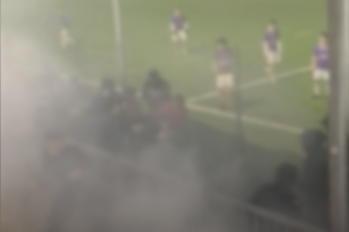 Firenze, tifosi aggrediti con bastoni e cinghie durante una partita tra licei