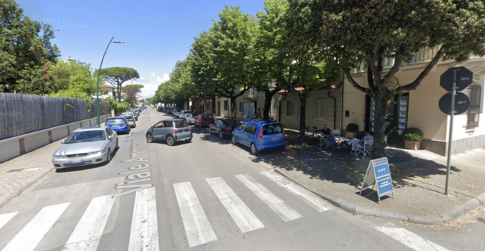 Crolla solaio in un cantiere a Forte dei Marmi: quattro operai feriti, uno in codice rosso