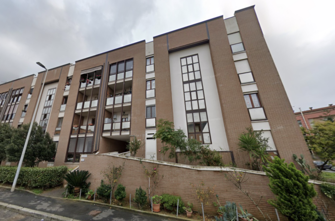 Una candela accesa per il blackout la causa dell’incendio mortale di Livorno