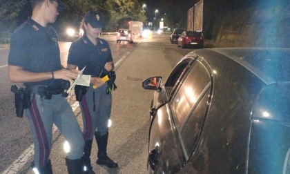 Siena, trovato a bordo di una Mitsubishi con più di un etto di cocaina nascosta negli slip