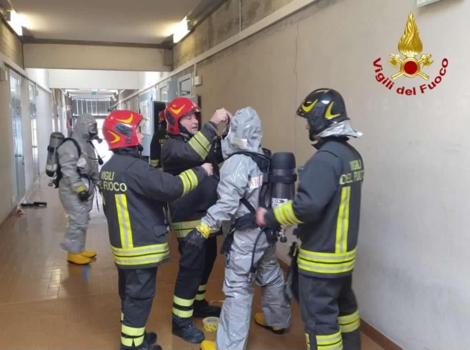 Incidente nel laboratorio chimico dell’istituto Fermi di Lucca. Evacuate 85 persone per presenza di ammonio