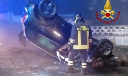 Auto si ribalta a Montopoli in Val d'Arno: conducente ferito estratto dalle lamiere