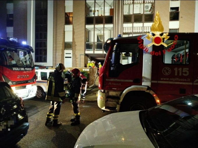 Incendio nella notte in un altro supermercato: ufficio andato completamente distrutto