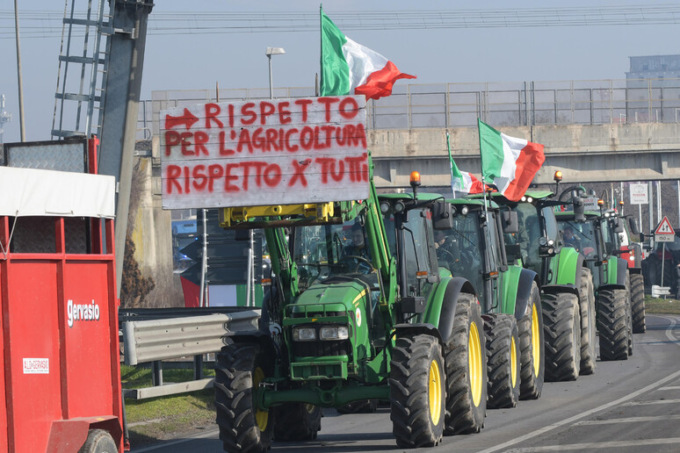Protesta trattori, in 50 in marcia in Fi-Pi-Li dal Pisano a Firenze