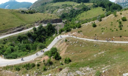 Luni, Va in bicicletta con gli amici e ha un malore: morto imprenditore toscano di 55 anni