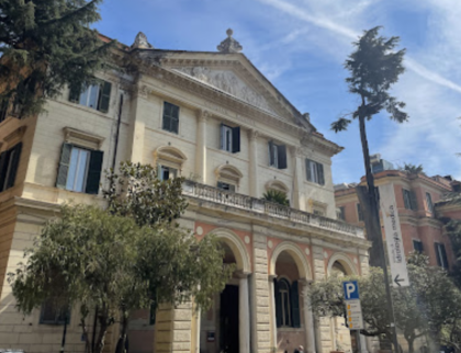 Bimbo di 6 anni muore per una malattia improvvisa. La comunità di Pitigliano stretta nel dolore