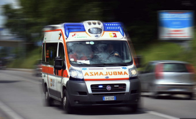 San Vincenzo (Livorno), malore in mare alla Dog Beach: muore a 65 anni