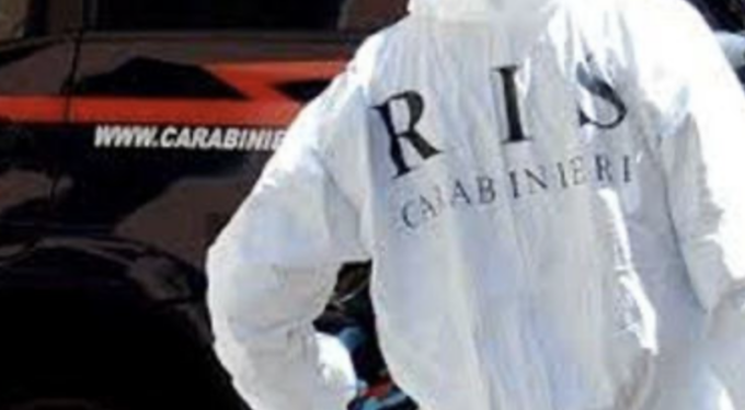 Giovane trovato morto in un hotel abbandonato, non si esclude l’omicidio