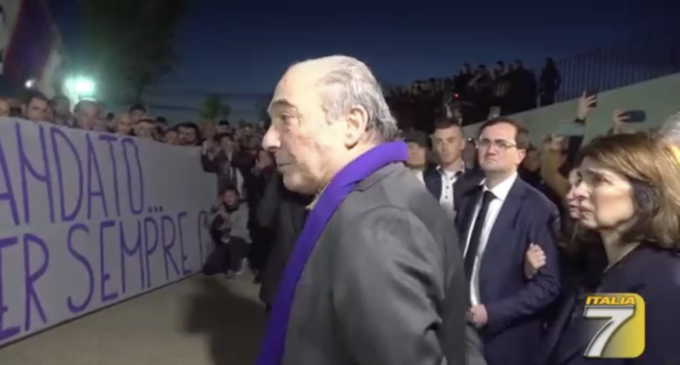 L’addio a Joe Barone: oltre 10mila alla camera ardente. Il saluto della Fiesole e lo straziante ricordo di Commisso