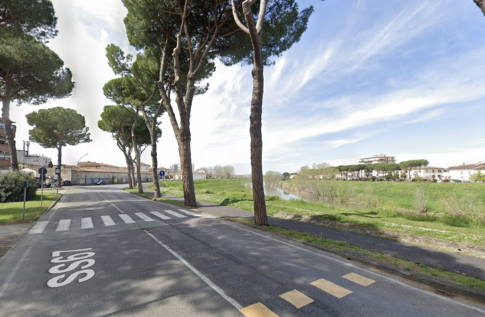 Incidente a Empoli, auto finisce fuori strada e si ribalta: due giovani in gravi condizioni