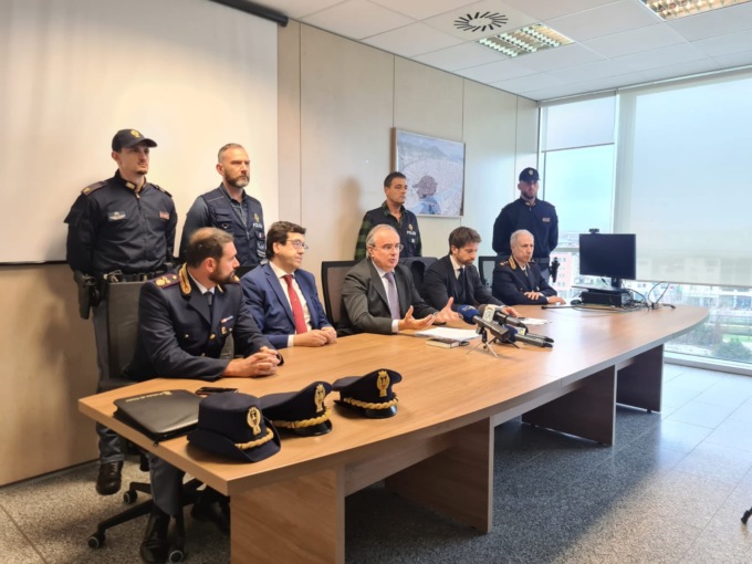 Favoreggiamento dell’immigrazione clandestina: sgominata un’organizzazione criminale con sede a Siena