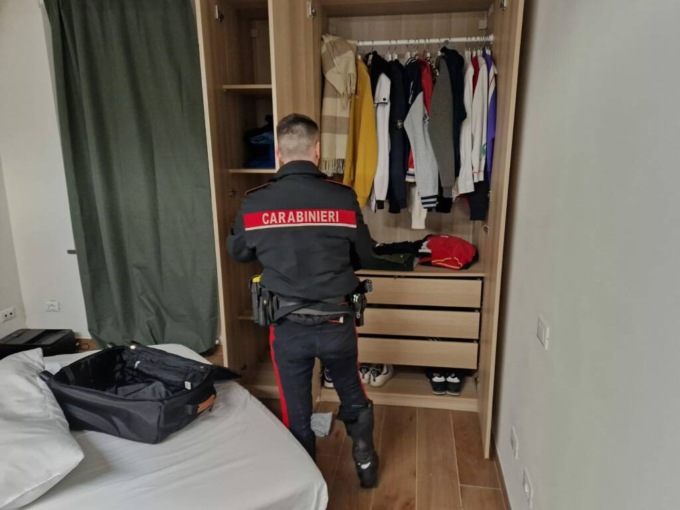 Minorenne ha un malore dopo aver assunto droga: soccorsa dai carabinieri, consente loro di arrestare lo spacciatore