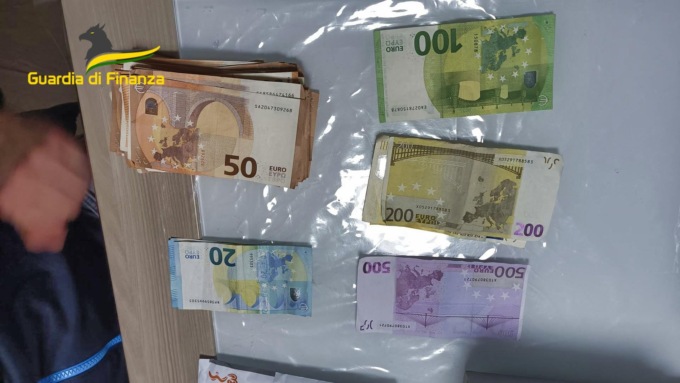 Tentata estorsione con metodo mafioso: quattro persone arrestate a Montecatini Terme